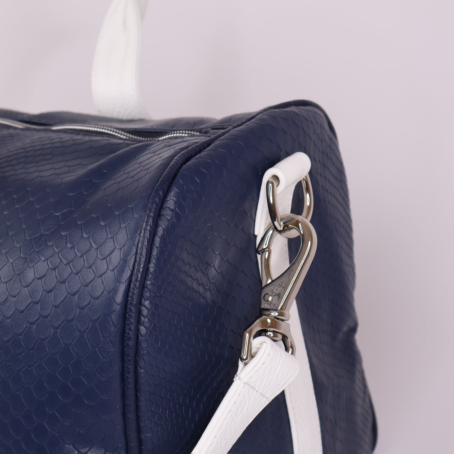 Weekender Duffel: Navy Boa / Pure White