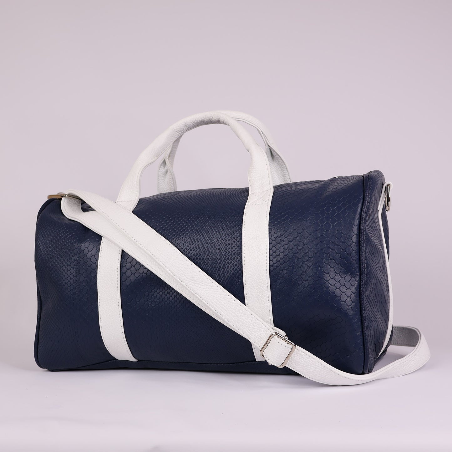 Weekender Duffel: Navy Boa / Pure White