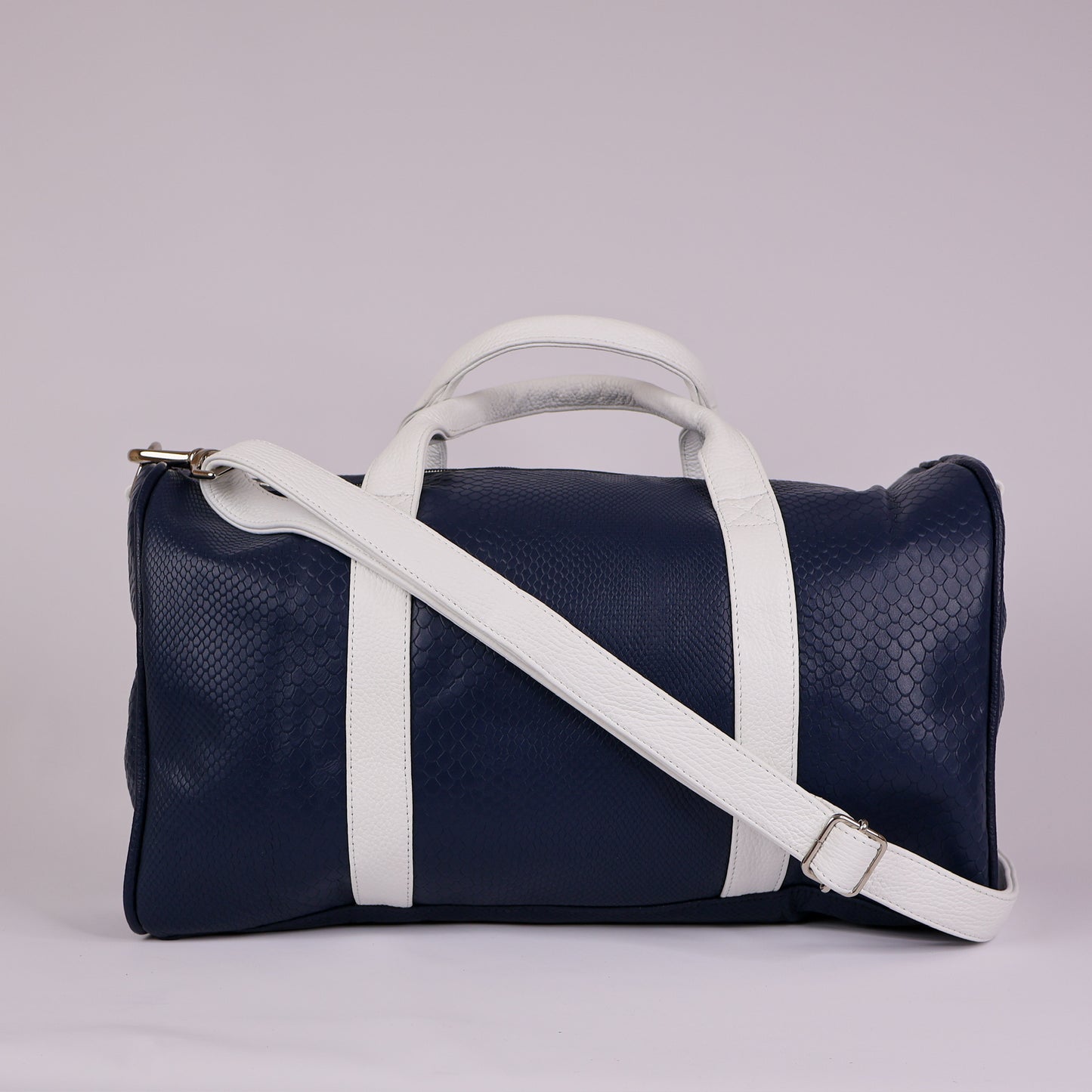 Weekender Duffel: Navy Boa / Pure White
