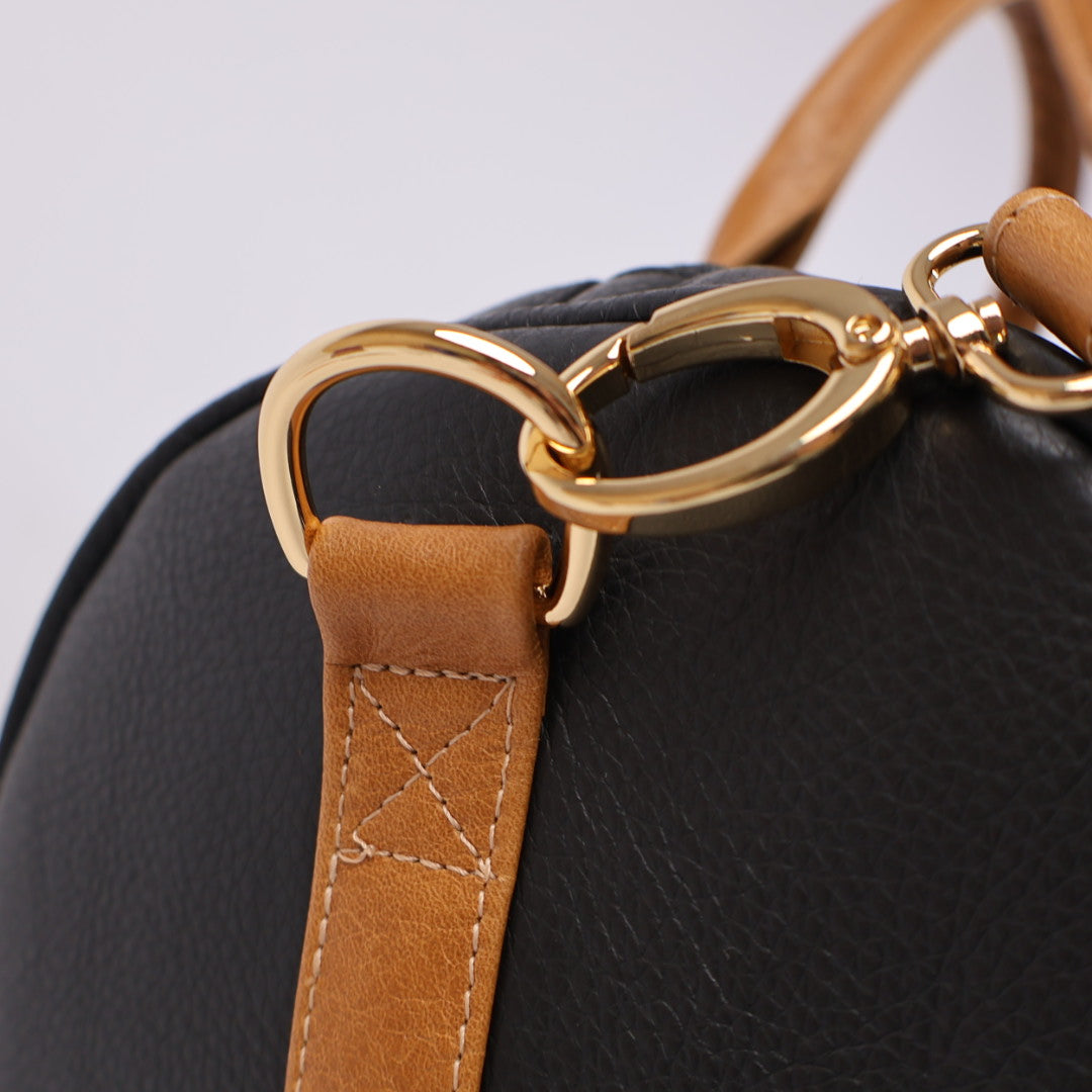 Weekender Duffel: Pitch Black / Vermont Honey