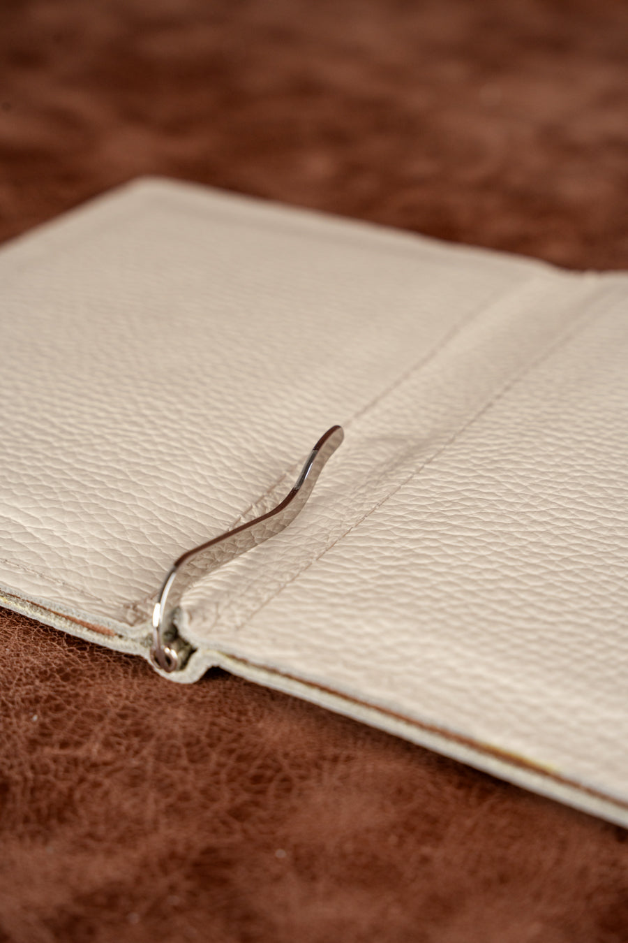 The iliac Leather Scorecard Holder