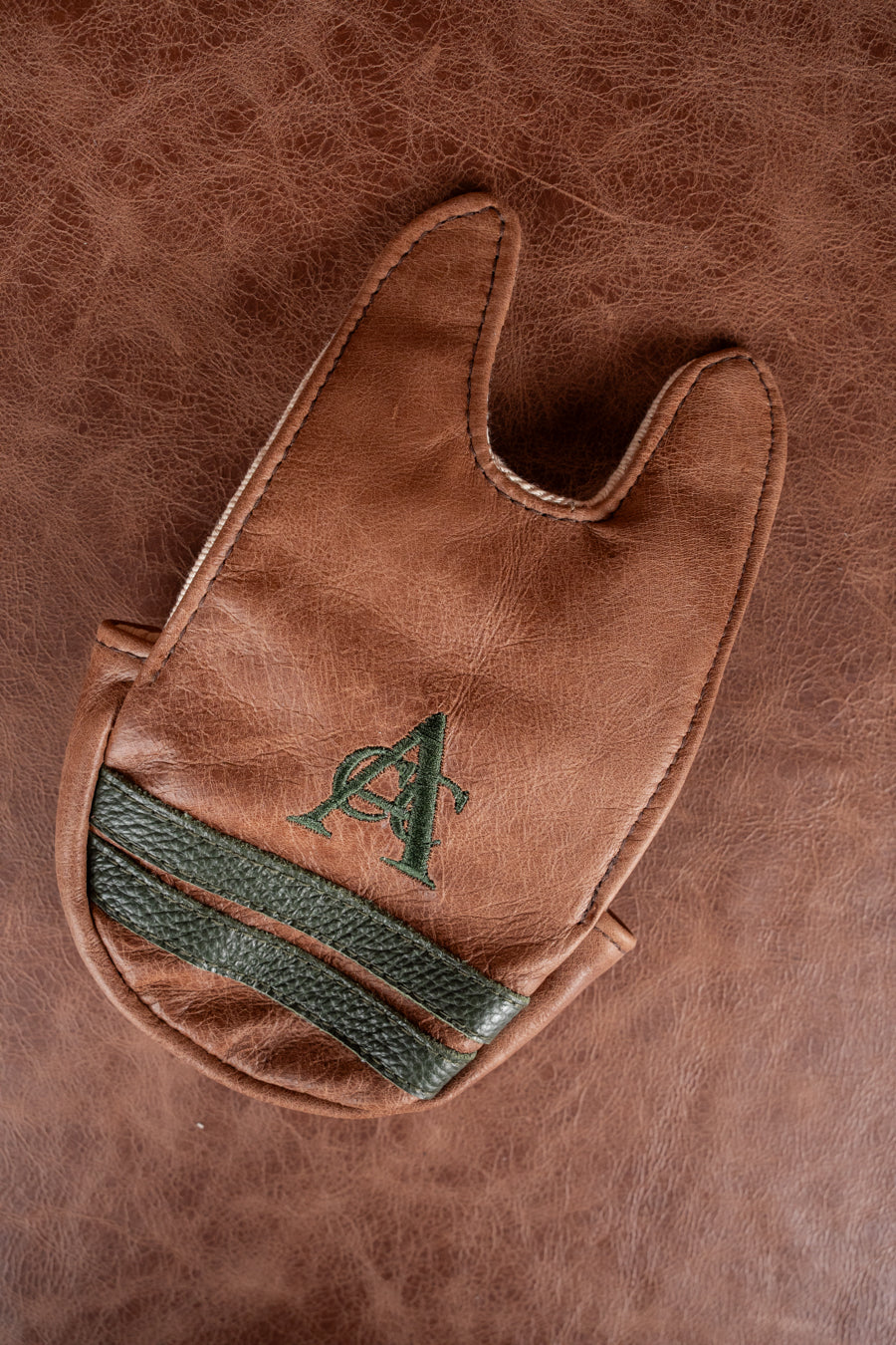 The Timeless Leather Lab Putter Cover