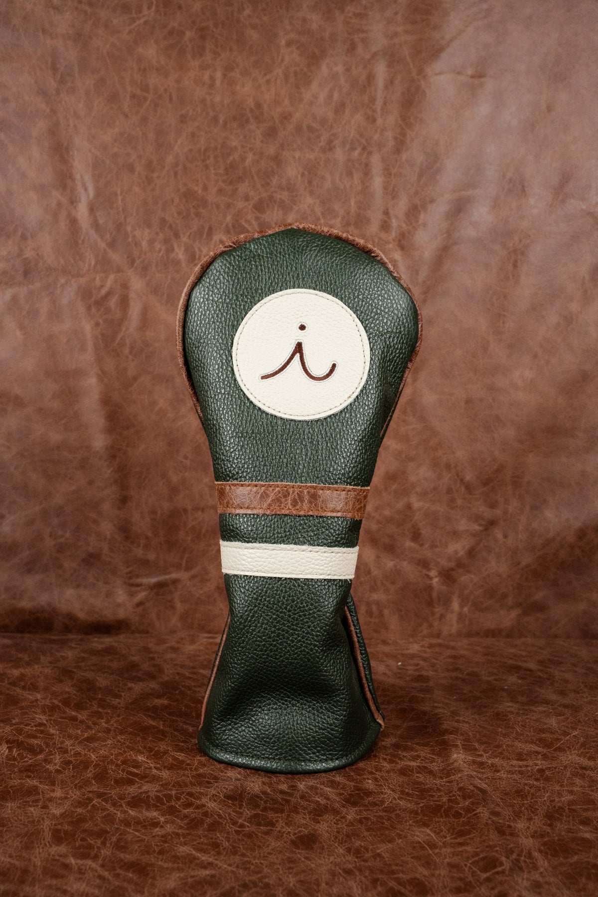 Black blade putter cover patterned with white skull-and-paw marks